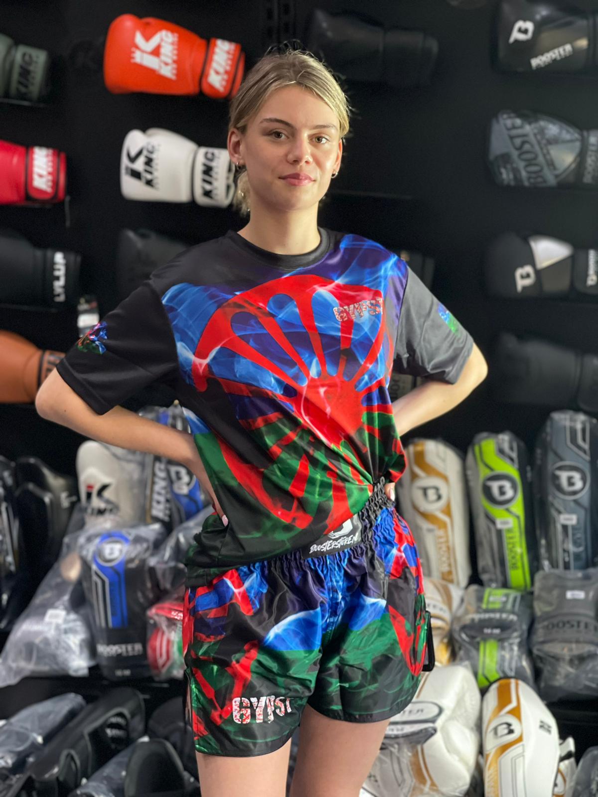 Gypsy King Fight Set kickboks tenue met Wiel van Vrijheid design, shirt en short van licht ademend materiaal