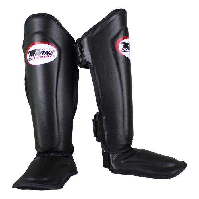 Zwarte Twins Pro SGL Kinder Scheenbeschermers voor optimale bescherming en bewegingsvrijheid tijdens Muay Thai en kickboksen.