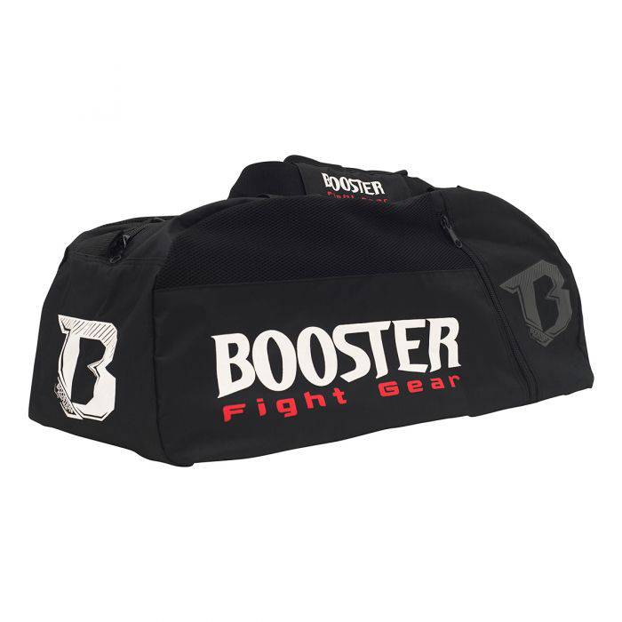 Booster Recon sporttas van zwart polyester, met rode en witte logo’s, zijvakken en verstelbare rugzakbanden.