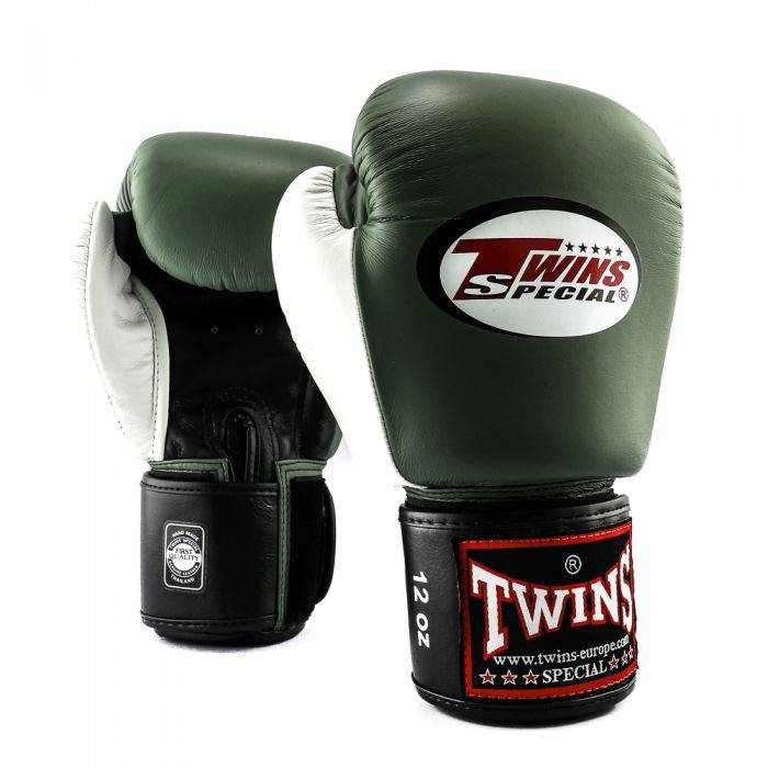Twins Bokshandschoenen BGVL-4 van leer in olijfgroen, zwart en wit, met Twins-logo en brede klittenbandsluiting.