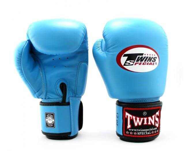 Twins Special BGVL-3 lichtblauwe Muay Thai bokshandschoenen van premium Thais rundleer