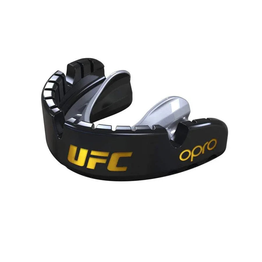 OPRO UFC GOLD BRACES gebitsbeschermer met UFC branding voor beugel en optimale tandbescherming